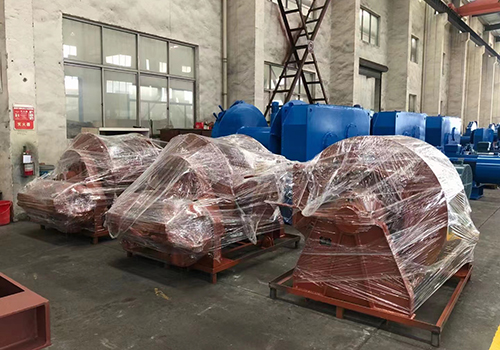 Three sets of 20T hydraulic winches and pumping stations shipped