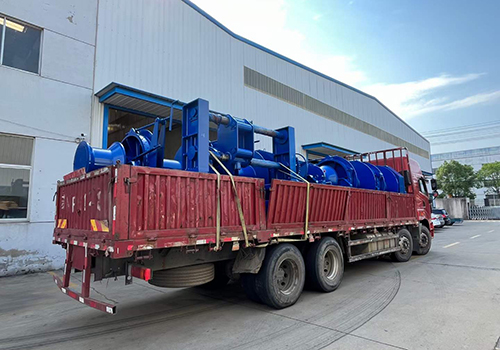Two hydraulic double drum winches were sent to Runyang Shipyard!