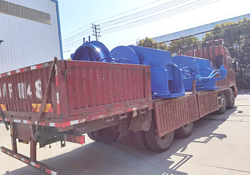 Two sets of 50T hydraulic winches are sent to Runyang Shipyard
