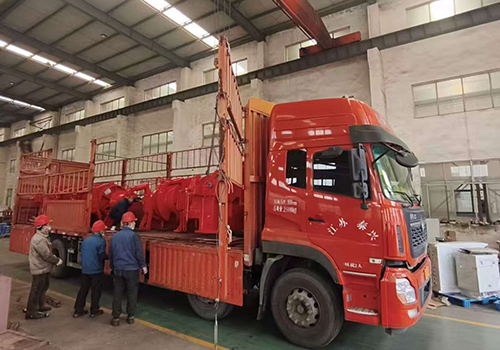 Отгружена гидравлическая якорно-швартовная машина 48мм76кн